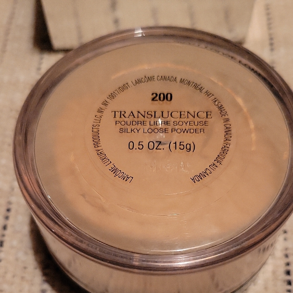 Lancôme Translucence Powder #200 (Light-Medium) - Picture 2 of 4